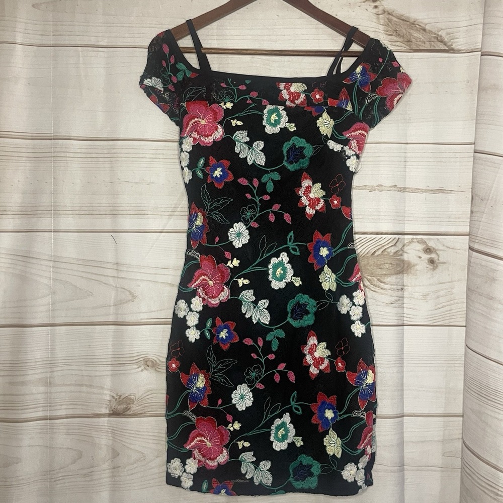 Guess Women's Black Floral Embroidered Off The Shoulder Sheath Dress Size 0